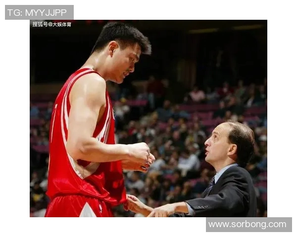姚明在NBA赛场遭遇不公对待引发广泛关注与讨论