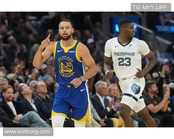 库里手感火热,连续5场比赛砍下30分,勇士王朝再现辉煌 库里手感火热,连续5场比赛砍下30分,勇士王朝再现辉煌