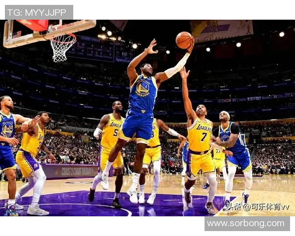 总决赛首场比赛湖人逆转夺冠，勇士开门红