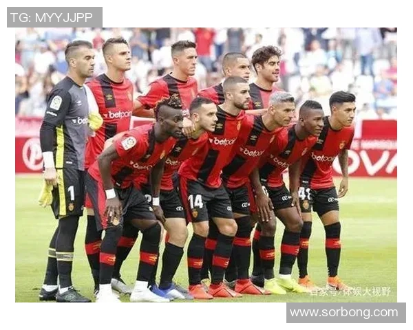 格兰纳达客场大胜拉科鲁尼亚，继续保持强劲的表现势头，高居联赛第三